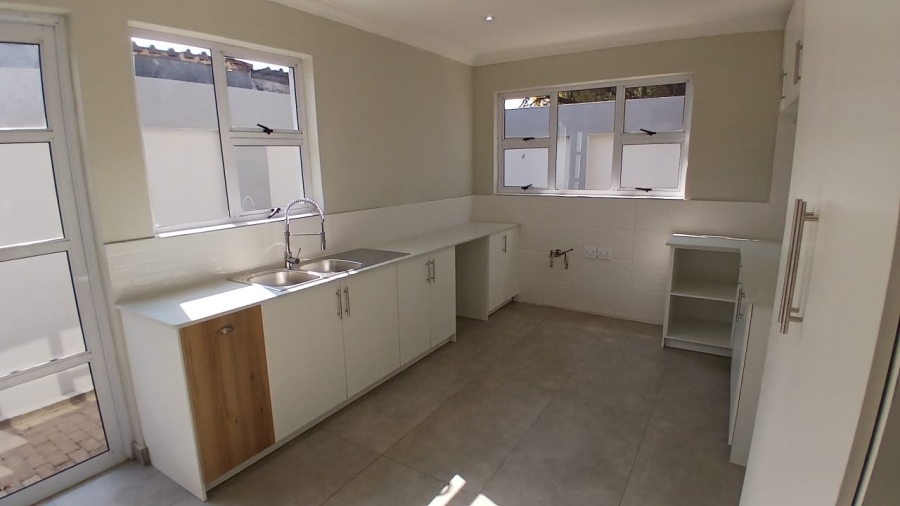 5 Bedroom Property for Sale in Wierda Park Gauteng