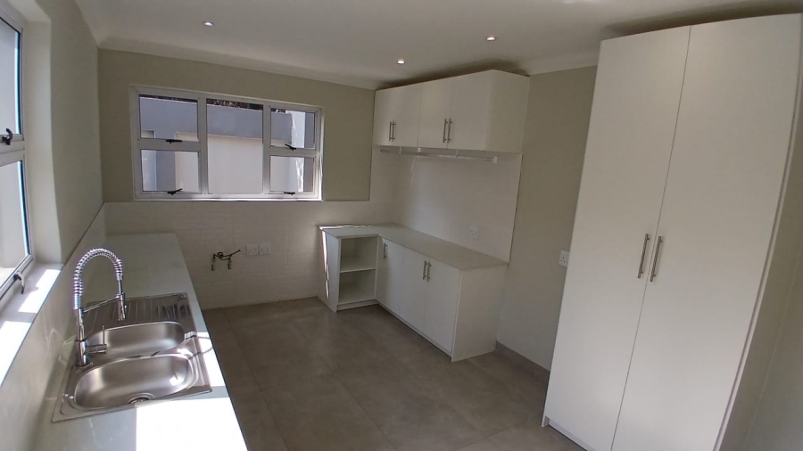 5 Bedroom Property for Sale in Wierda Park Gauteng