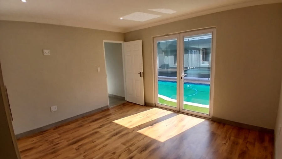 5 Bedroom Property for Sale in Wierda Park Gauteng
