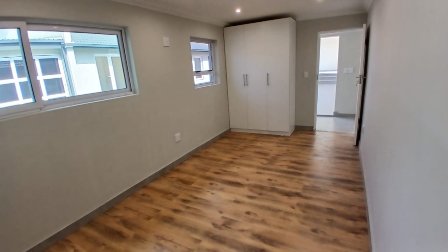 5 Bedroom Property for Sale in Wierda Park Gauteng