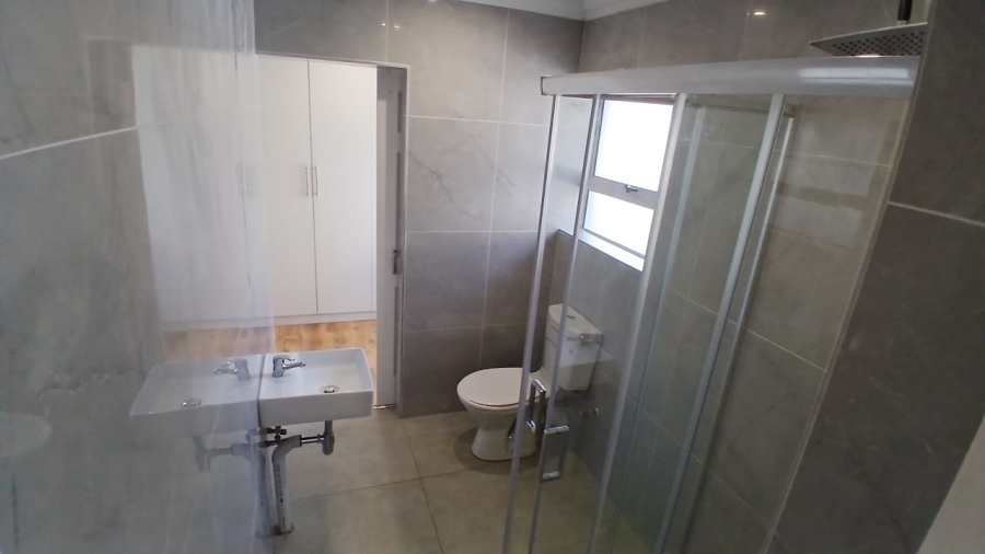 5 Bedroom Property for Sale in Wierda Park Gauteng