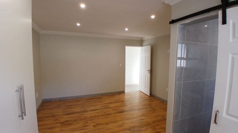 5 Bedroom Property for Sale in Wierda Park Gauteng