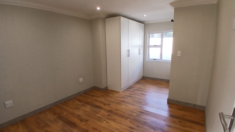 5 Bedroom Property for Sale in Wierda Park Gauteng