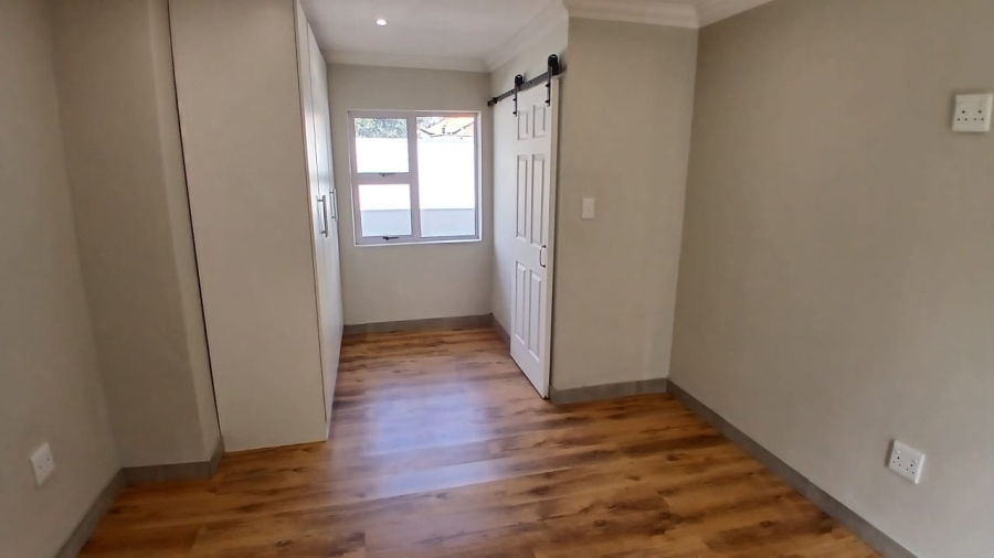 5 Bedroom Property for Sale in Wierda Park Gauteng