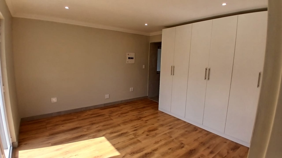 5 Bedroom Property for Sale in Wierda Park Gauteng