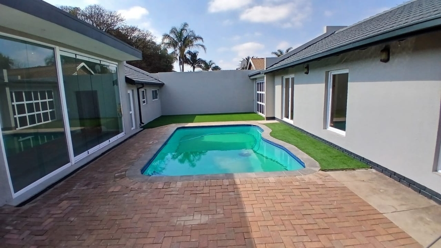 5 Bedroom Property for Sale in Wierda Park Gauteng