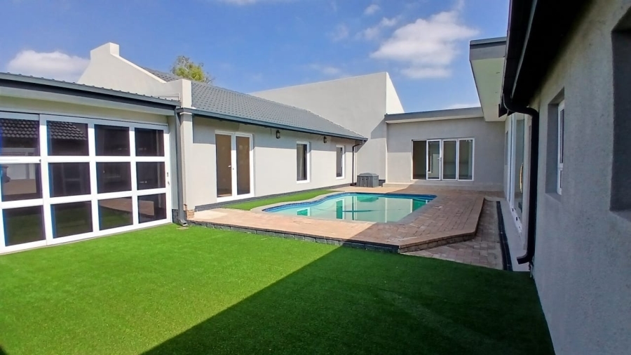 5 Bedroom Property for Sale in Wierda Park Gauteng