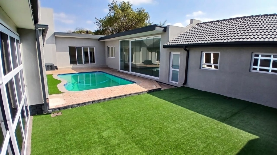 5 Bedroom Property for Sale in Wierda Park Gauteng
