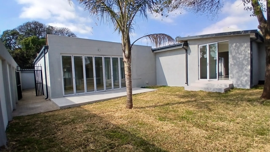 5 Bedroom Property for Sale in Wierda Park Gauteng