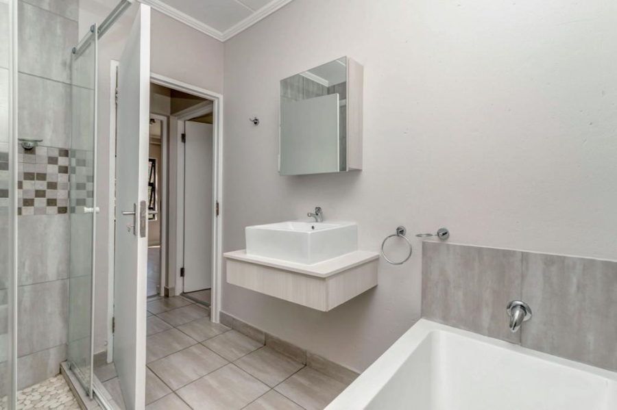 2 Bedroom Property for Sale in Beverley Gauteng