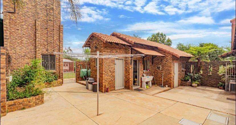 4 Bedroom Property for Sale in Zwavelpoort Gauteng