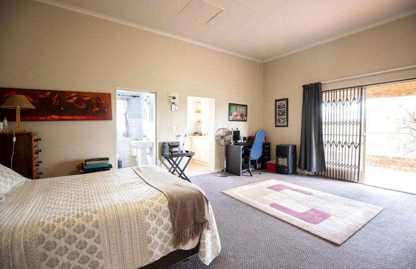 4 Bedroom Property for Sale in Zwavelpoort Gauteng