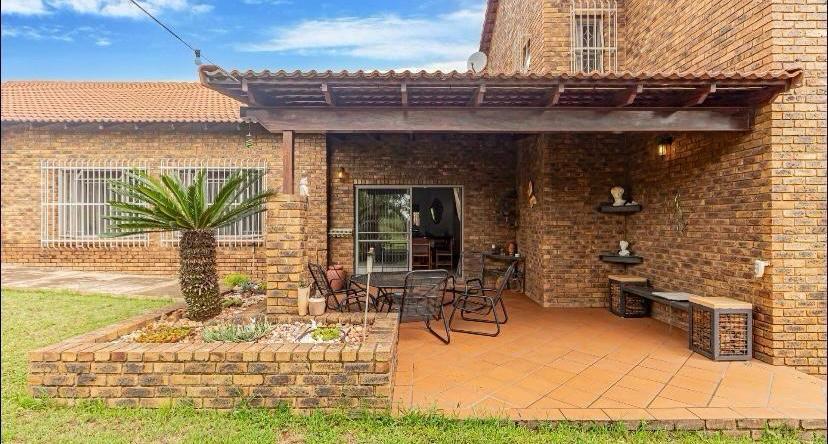 4 Bedroom Property for Sale in Zwavelpoort Gauteng
