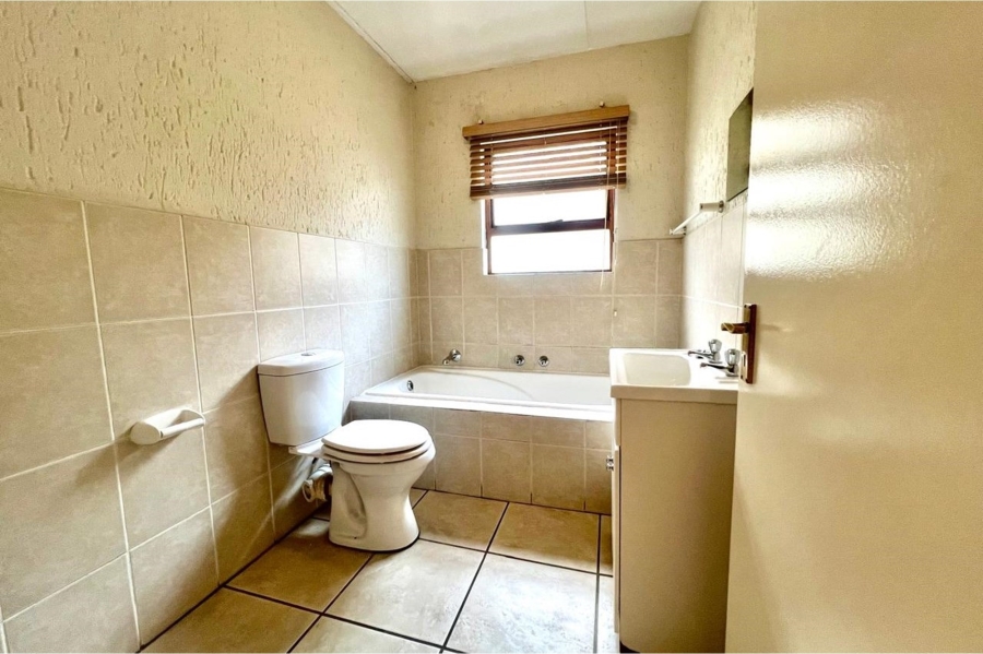 To Let 2 Bedroom Property for Rent in Paulshof Gauteng