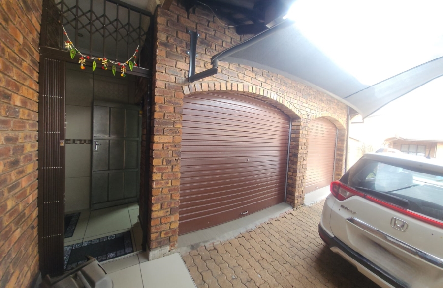 To Let 4 Bedroom Property for Rent in Benoni Central Gauteng