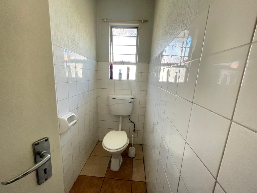 3 Bedroom Property for Sale in Die Hoewes Gauteng