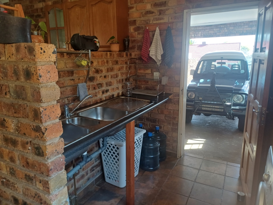To Let 3 Bedroom Property for Rent in Linden Gauteng