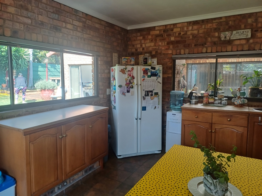 To Let 3 Bedroom Property for Rent in Linden Gauteng