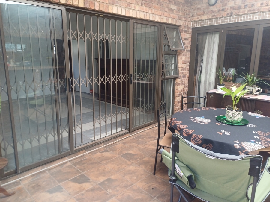 To Let 3 Bedroom Property for Rent in Linden Gauteng