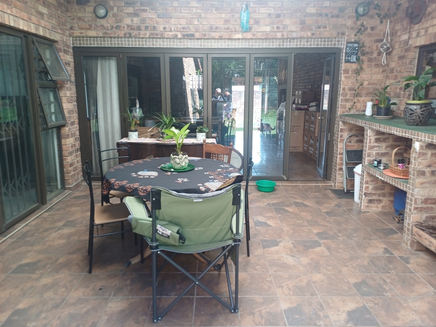 To Let 3 Bedroom Property for Rent in Linden Gauteng