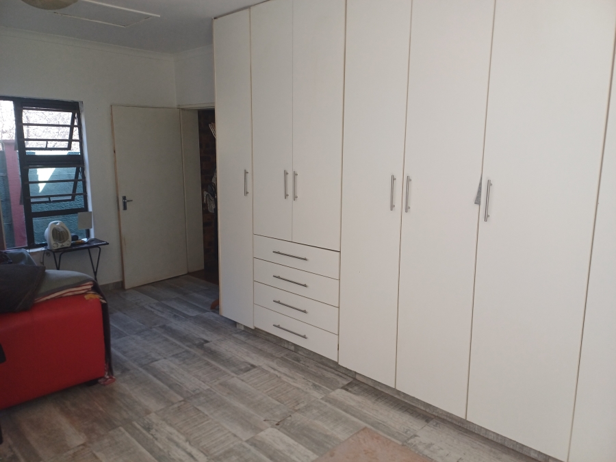 To Let 3 Bedroom Property for Rent in Linden Gauteng