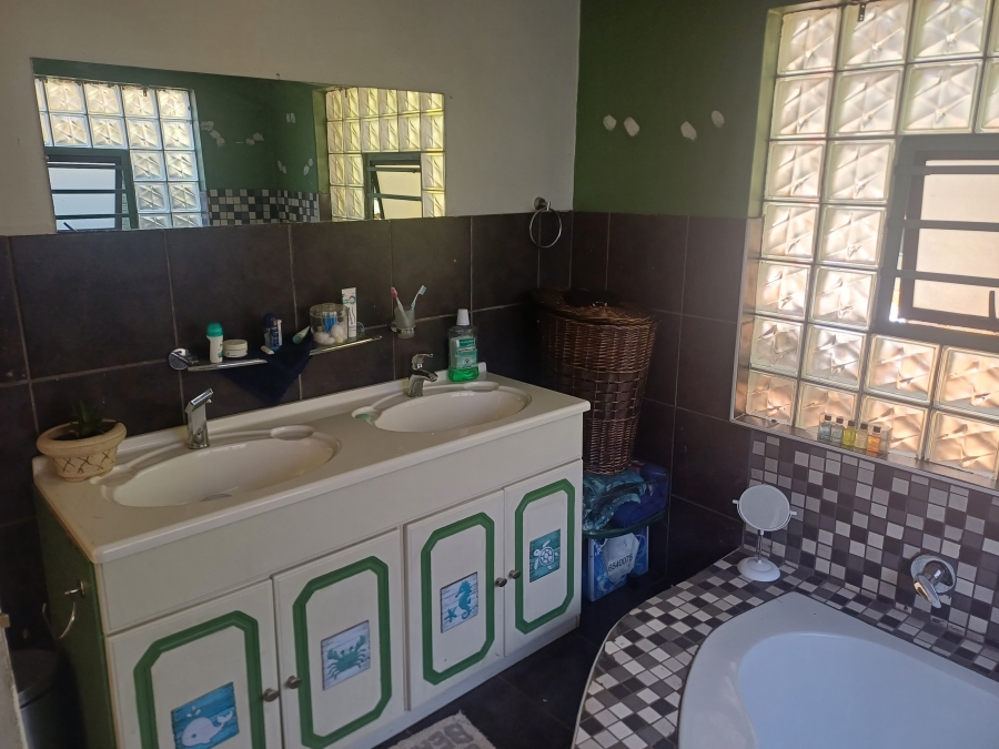 To Let 3 Bedroom Property for Rent in Linden Gauteng