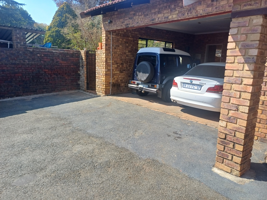 To Let 3 Bedroom Property for Rent in Linden Gauteng