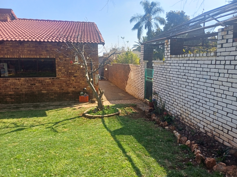 To Let 3 Bedroom Property for Rent in Linden Gauteng