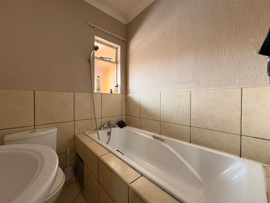 2 Bedroom Property for Sale in Krugersrus Gauteng