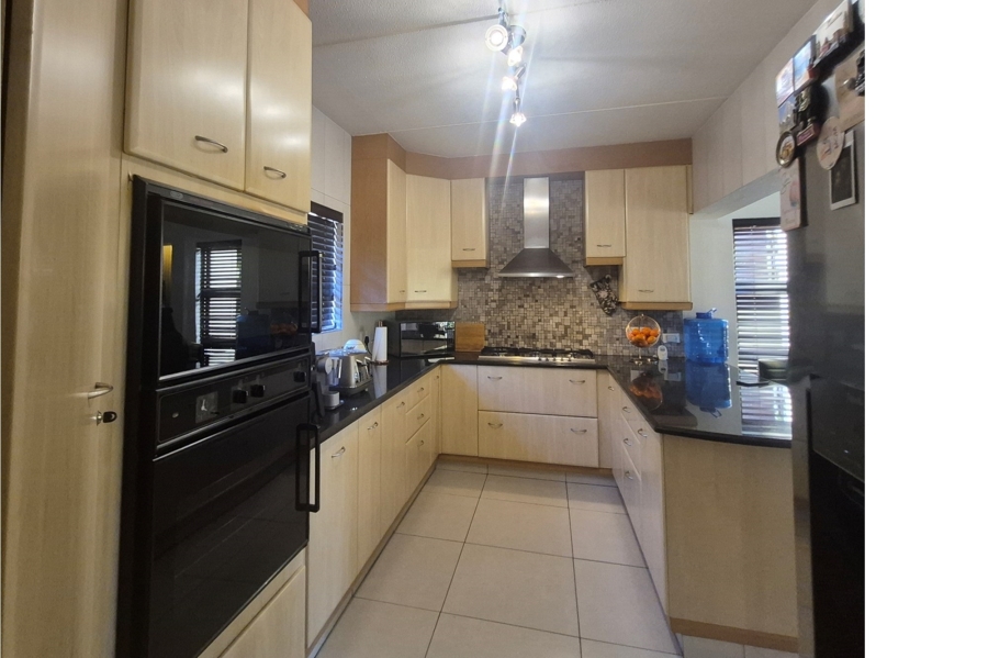 To Let 4 Bedroom Property for Rent in Sunninghill Gauteng
