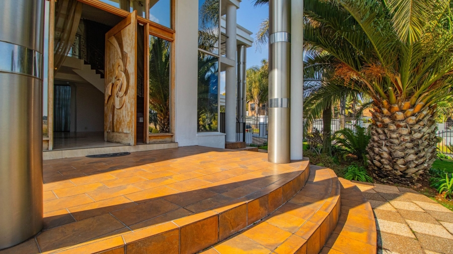 5 Bedroom Property for Sale in Lakefield Gauteng
