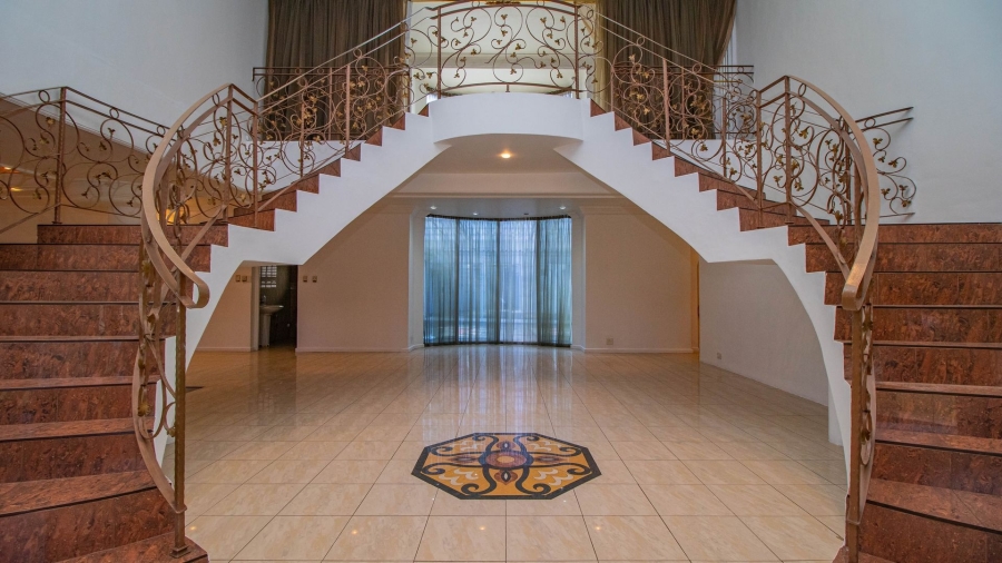 5 Bedroom Property for Sale in Lakefield Gauteng