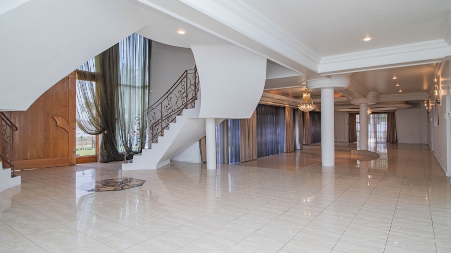 5 Bedroom Property for Sale in Lakefield Gauteng