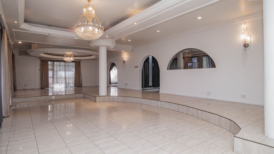 5 Bedroom Property for Sale in Lakefield Gauteng
