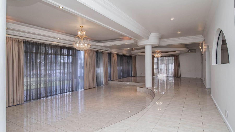 5 Bedroom Property for Sale in Lakefield Gauteng