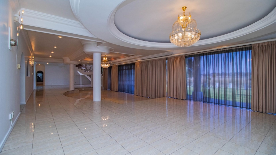 5 Bedroom Property for Sale in Lakefield Gauteng