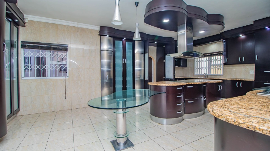 5 Bedroom Property for Sale in Lakefield Gauteng