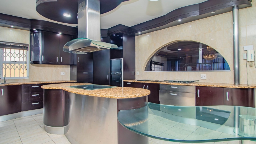 5 Bedroom Property for Sale in Lakefield Gauteng