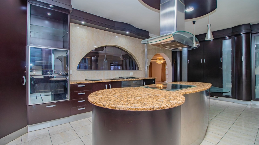 5 Bedroom Property for Sale in Lakefield Gauteng