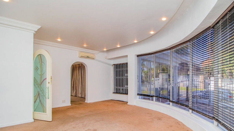 5 Bedroom Property for Sale in Lakefield Gauteng