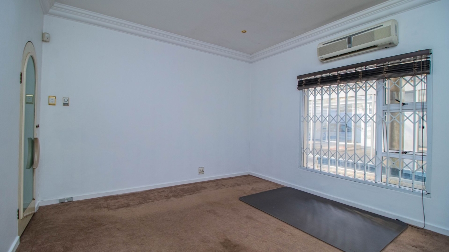 5 Bedroom Property for Sale in Lakefield Gauteng