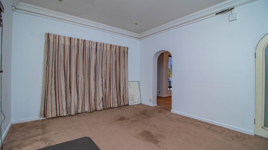 5 Bedroom Property for Sale in Lakefield Gauteng