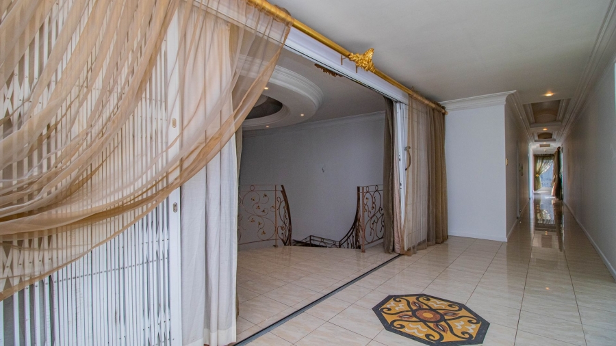 5 Bedroom Property for Sale in Lakefield Gauteng
