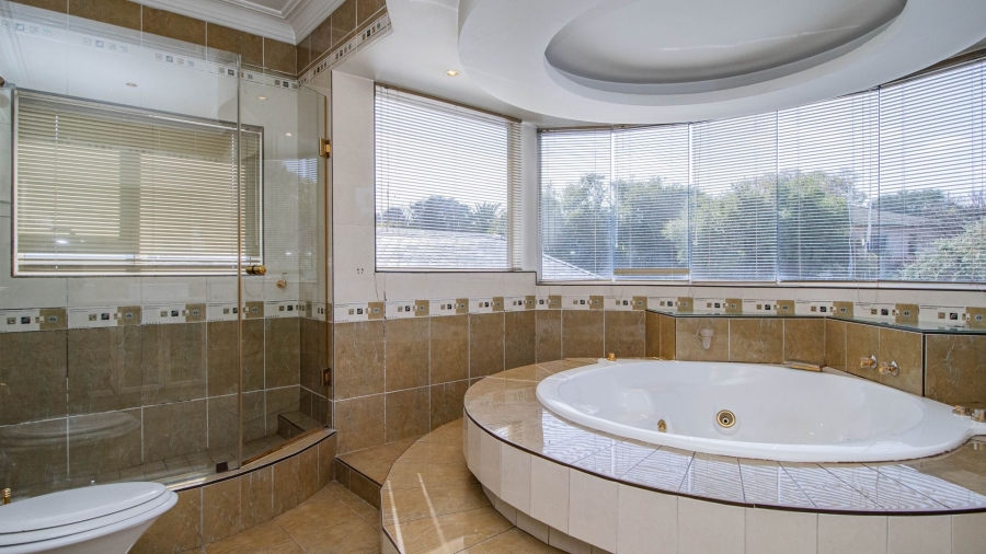5 Bedroom Property for Sale in Lakefield Gauteng