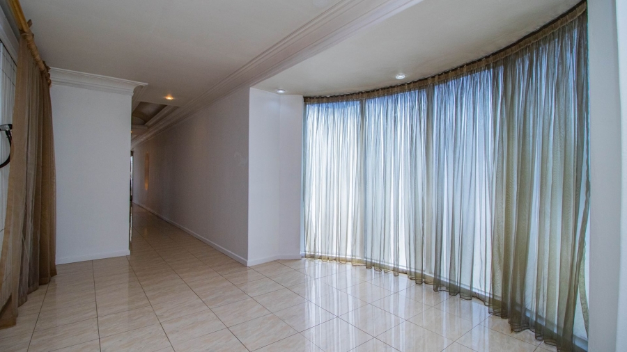 5 Bedroom Property for Sale in Lakefield Gauteng