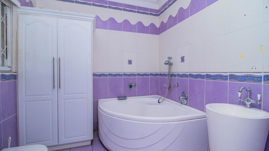 5 Bedroom Property for Sale in Lakefield Gauteng