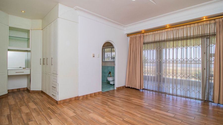 5 Bedroom Property for Sale in Lakefield Gauteng