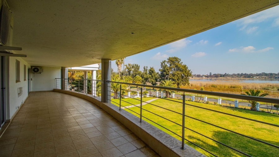 5 Bedroom Property for Sale in Lakefield Gauteng
