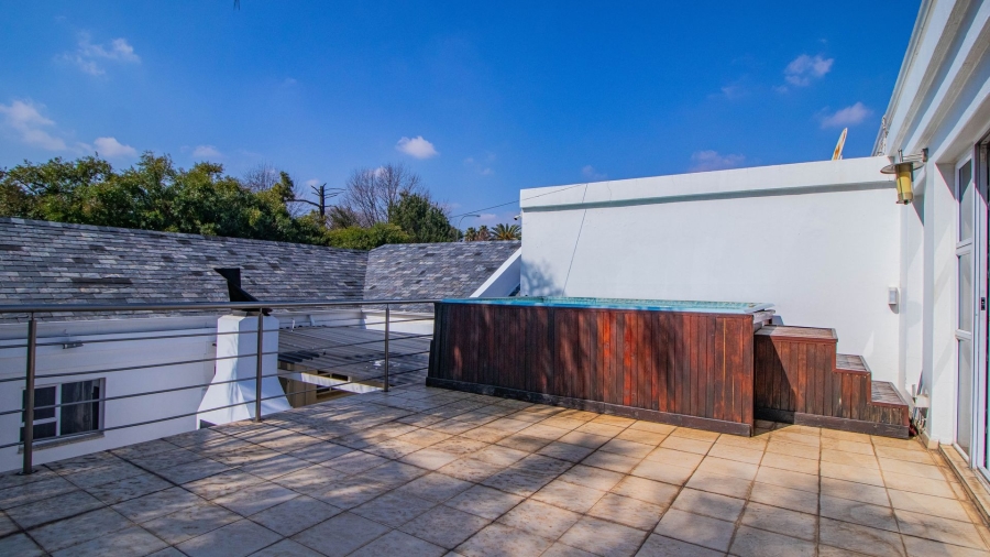 5 Bedroom Property for Sale in Lakefield Gauteng