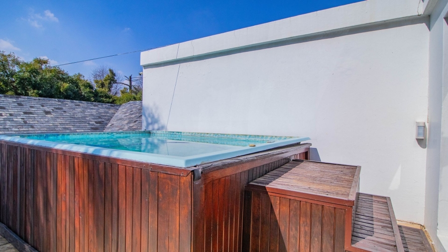 5 Bedroom Property for Sale in Lakefield Gauteng